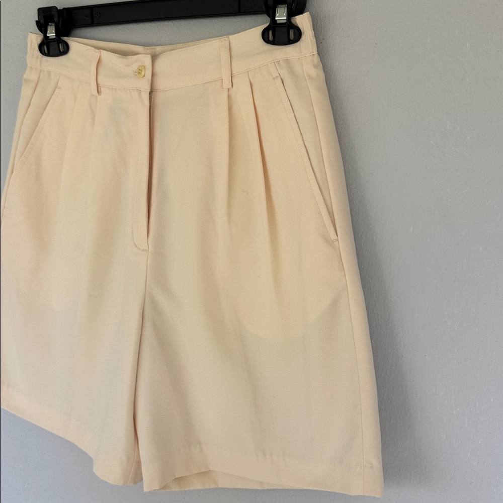 Vintage IZOD Club Antique Ivory high rise pleated Bermuda shorts size 10 - Picture 4 of 12